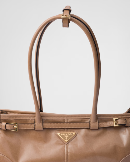 Medium leather handbag